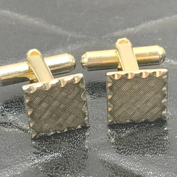 Gold Tone Square Basket Weave Pattern Cufflinks Classic Mens Jewelry Vintage‎