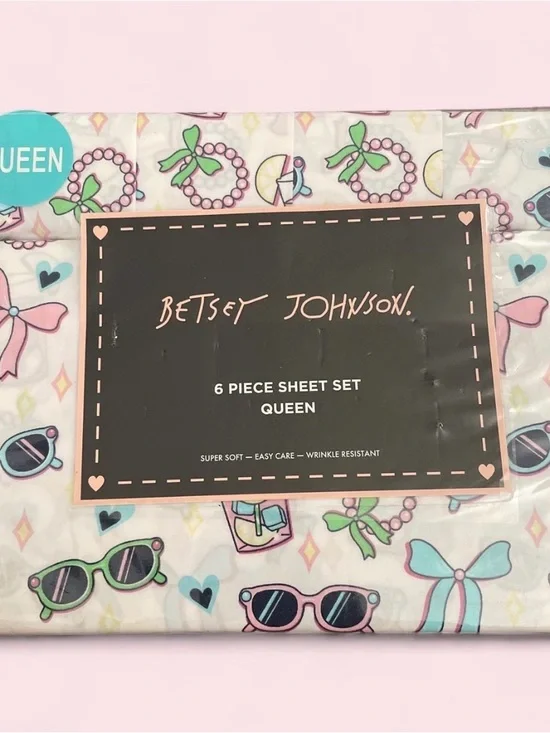 Betsey Johnson Queen 6-Piece Sheet Set - Pastel Accessories Print