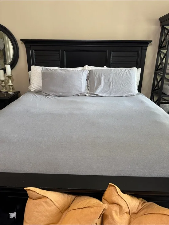 Berkshire Light Gray Polar Fleece king sheets & 2 pillow cases