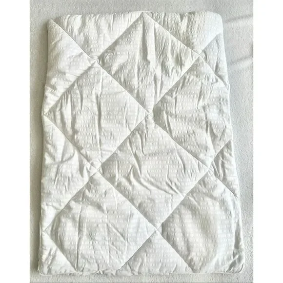White Brooks Brothers quilted pillowcase 21 in X 28 inches