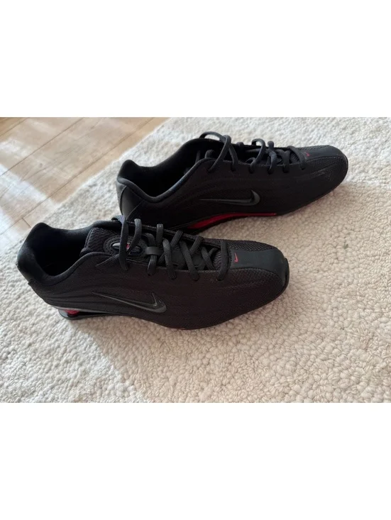 NWOT Nike Shox Z Black University Red Women’s Running Shoes HQ7540-002 Size 6.5