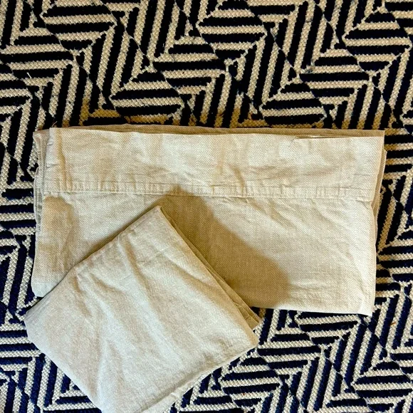 Threshold Cream 2 king sized 100% cotton pillowcases. 400 thread count