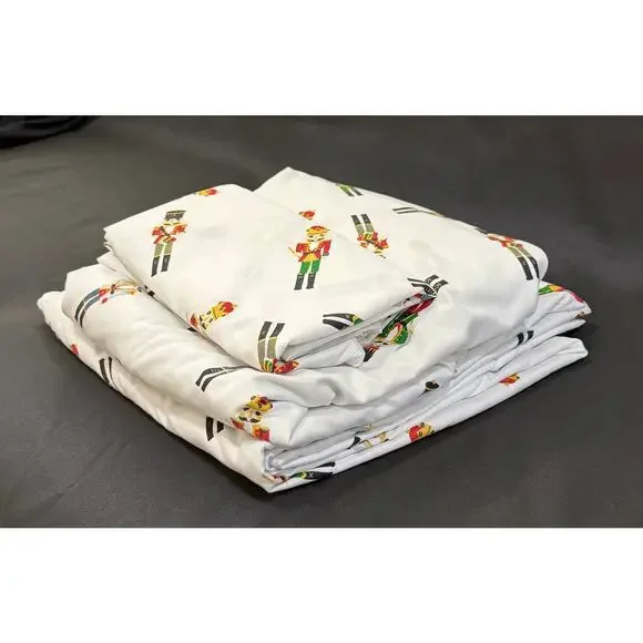 Pottery‎ Barn Holiday Twin size flat & fitted sheets and Pillow Cases.