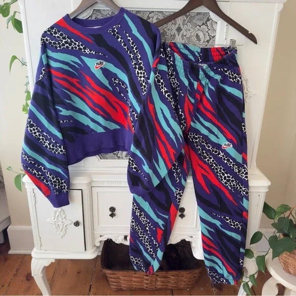 Nike  Airloom Retro Court Purple Print  Matching Sweatshirt & Sweatpants Set