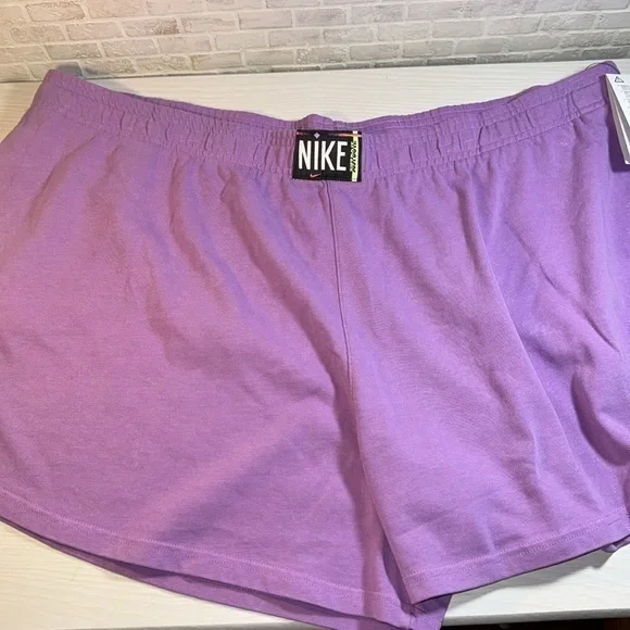 Nike Casual Comfy Athleisure Pull On Retro Vibe 90s Vintage Style Lounge Shorts