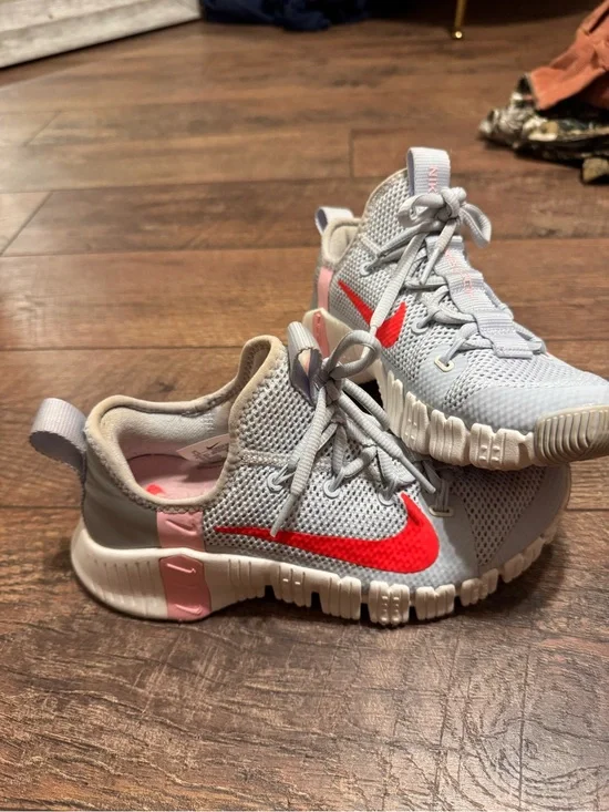 Nike Gray Athletic Sneakers with Bright Red Swoosh and Pink Accents