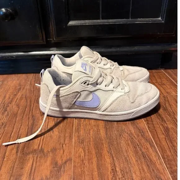 Women's Nike Alleyoop SB Summit White Light Thistle Shoes - Size 6
