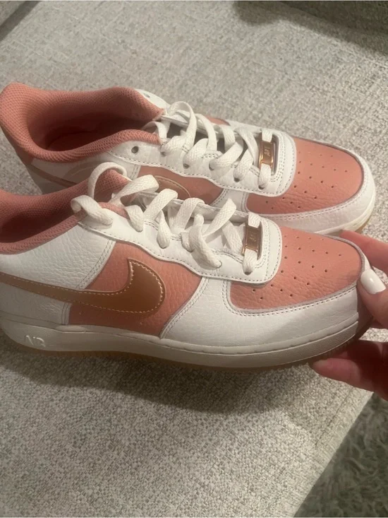 Nike Air Force 1 Sneakers White, Rust Pink & Metallic Gold Sz 8.5 Women/7 Youth