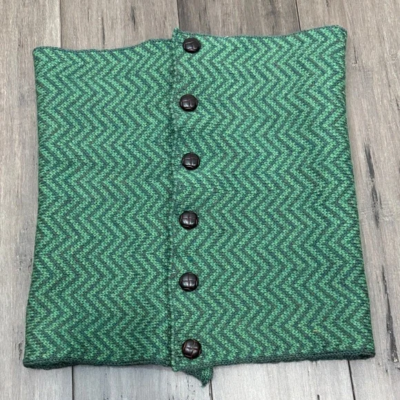 Aran sweater market infinity snood scarf Green‎ Chevron Buttoned merino wool