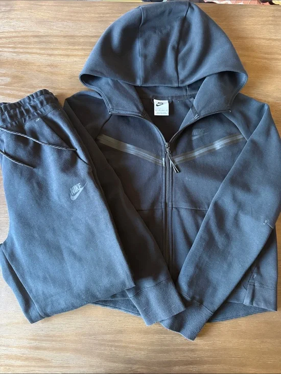 Nike Black Hooded Zip Sweatshirt and Jogger Set