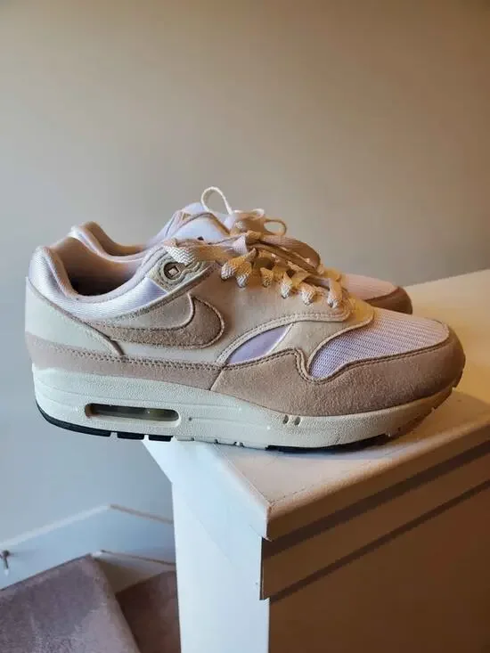 Nike Air Max 1 Sneakers – Women’s Size 9.5