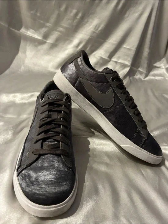 Nike Blazer Low SE Pure Platinum Womens US Size 9
