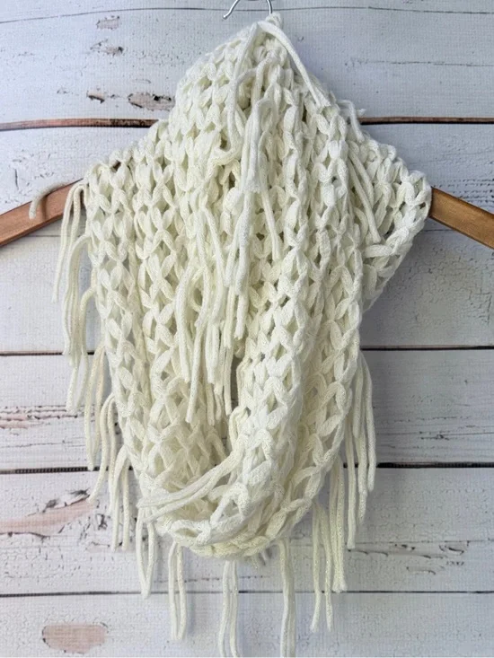 Chunky Knit Fringe Infinity Scarf in Cream