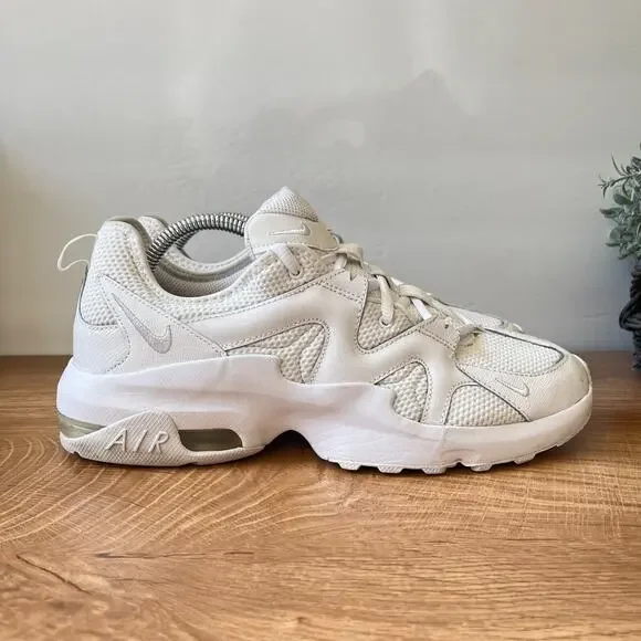 Nike Air Max Graviton Sneakers AT4404-100 White Women's Size US 11 Men's 9.5