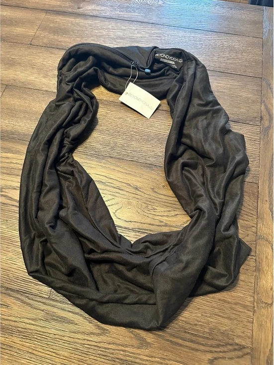 Beyond Yoga Pocket Infinity Scarf NWT