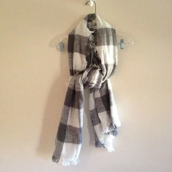 Fuzzy Gray and White Plaid Rectangle Blanket Scarf