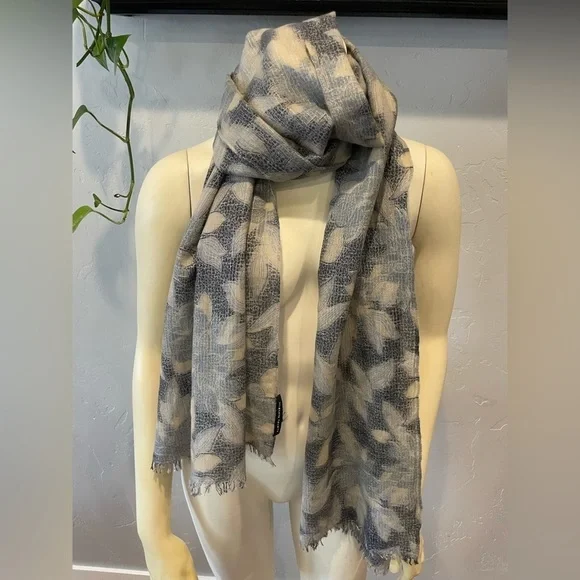 Banana republic, floral print wool scarf