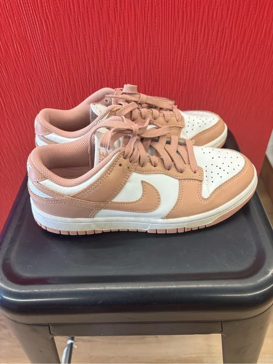 Nike Women's Low-Top Sneakers in White and Blush Pink