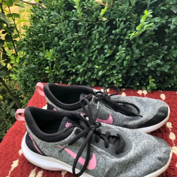 Nike Flex8 Women’s Gray & Pink Athletic Training Sneakers Size 8.5W