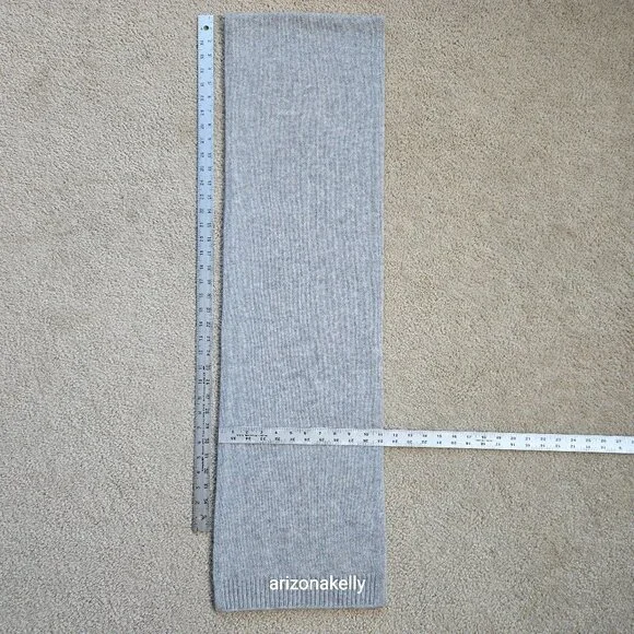 NWOT Cashmere Knit Light Grey Classic Scarf With Ribbed Ends