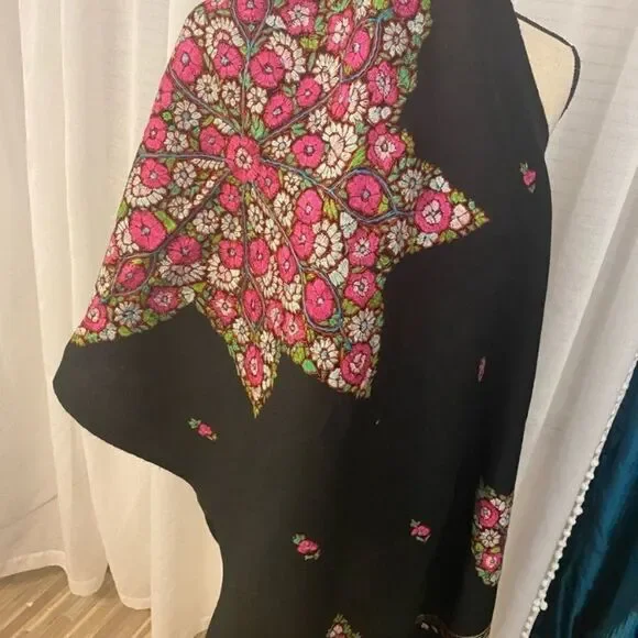 Handmade in Peru 🇵🇪 100% wool embroidered scarf, 73x25 inch