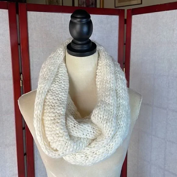 White Chunky Knit Infinity Scarf (One Size)