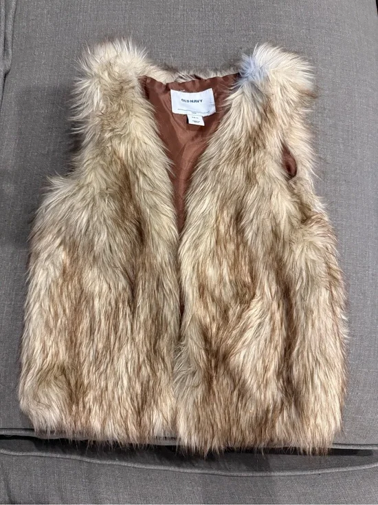Old Navy Faux Fur Vest in Tan and Cream