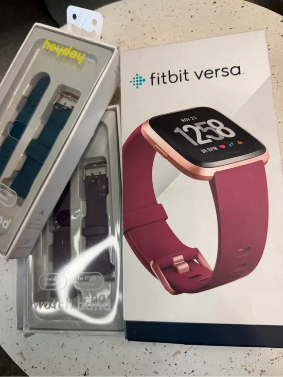Fit bit versa watch rose gold