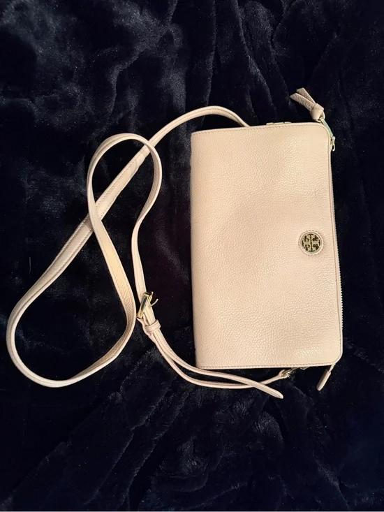 Tory Burch Pale Pink/Nude Leather Robinson Clutch and Crossbody Bag