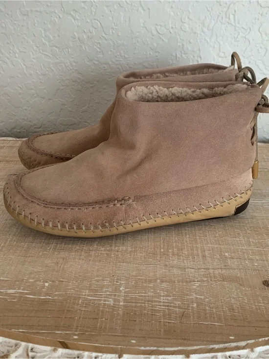 Tory Burch Suede Shearling Lined Moccasin Ankle Booties - Taupe Shoes Boots