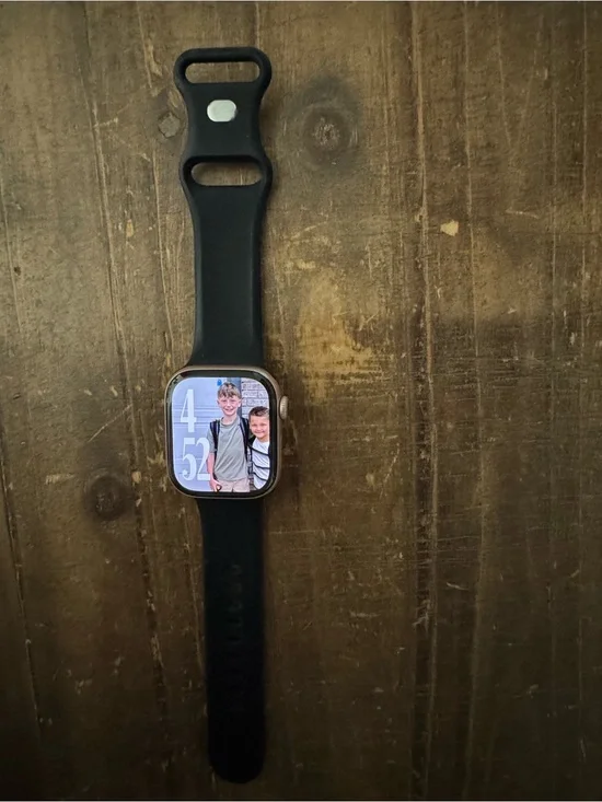 Apple Smartwatch series 11– 64 GB like new condition