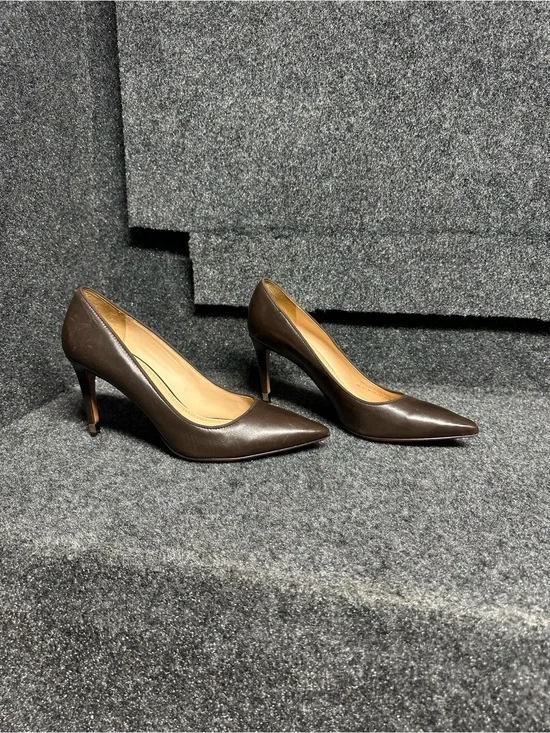 Tory Burch leather pumps chocolate brown chic timeless office designer luxury