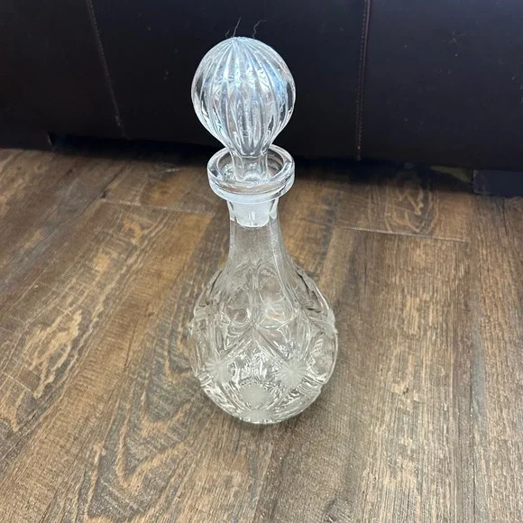 Vintage Cut Crystal Floral Decanter with Ribbed Globe Stopper Clear‎ 11 Inch