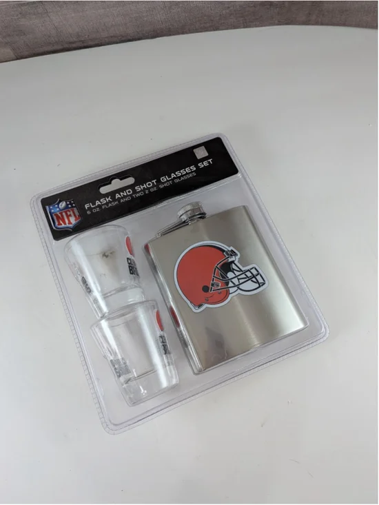 NFL Cleveland Browns Flask and Shot Glass Set