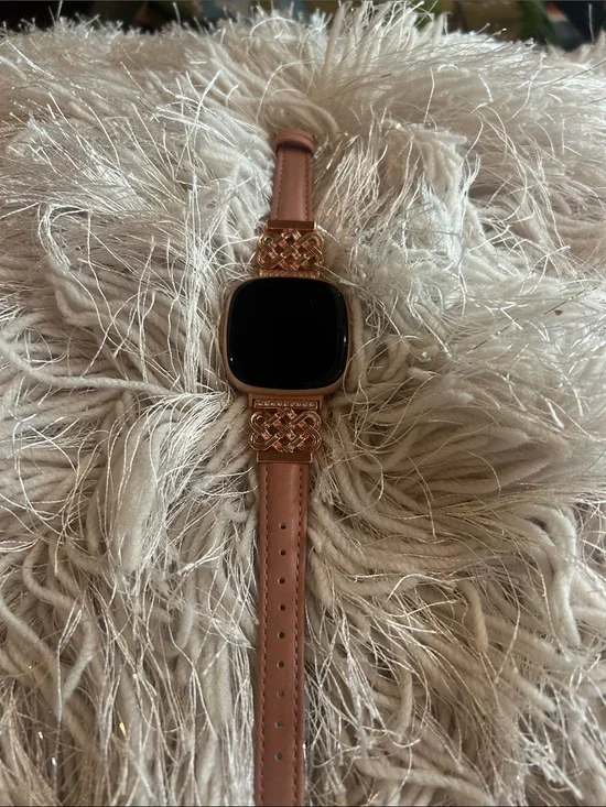 Fitbit verse 4, pre-loved in good condition