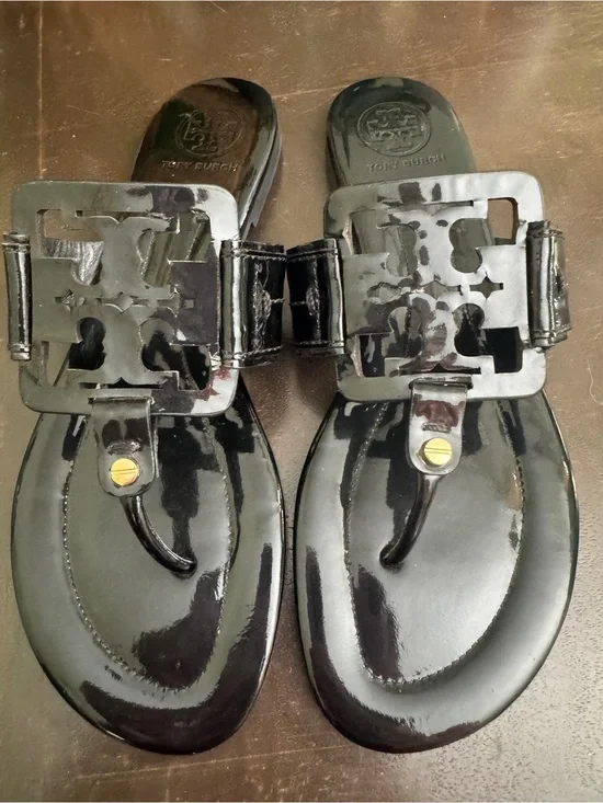 Unworn Tory Burch Black Patent Miller Thong Sandals with Gold Accent 9.5