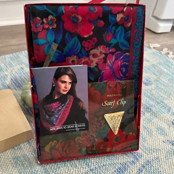 Vintage Berkshire Collection Women’s Floral Scarf w Gold Plated Scarf Clip Set