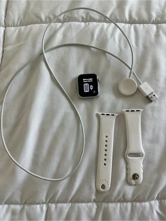Apple Watch (White) with White Sport Band and USB Magnetic Charger