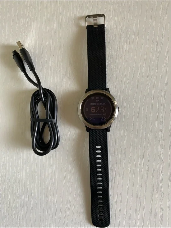 Garmin vivoactive 3  Black Smartwatch with Charging Cable -